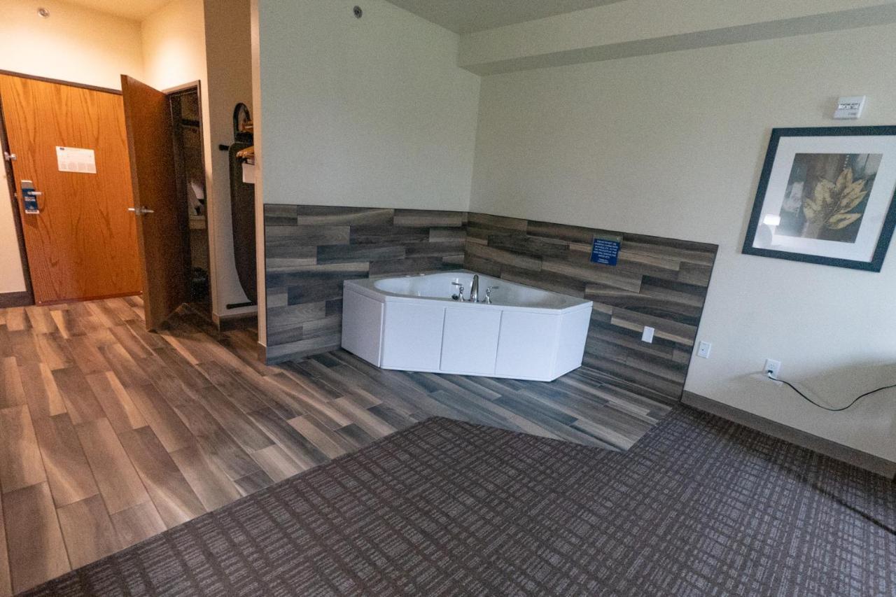 Cobblestone Hotel & Suites-Sheldon Extérieur photo
