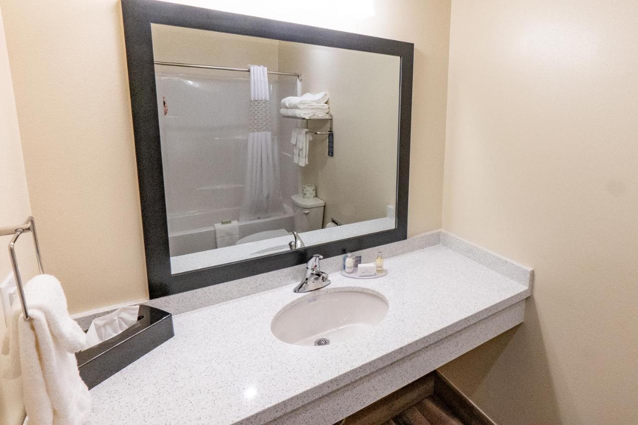 Cobblestone Hotel & Suites-Sheldon Extérieur photo
